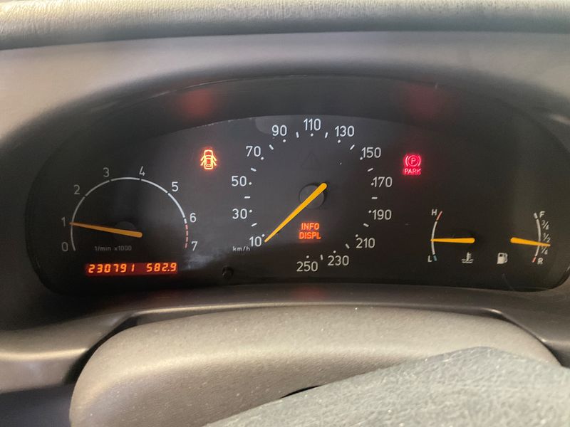 Saab 900 2.0 S — zdjęcie 4