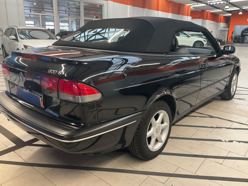 Saab 900 2.0 S — zdjęcie 2