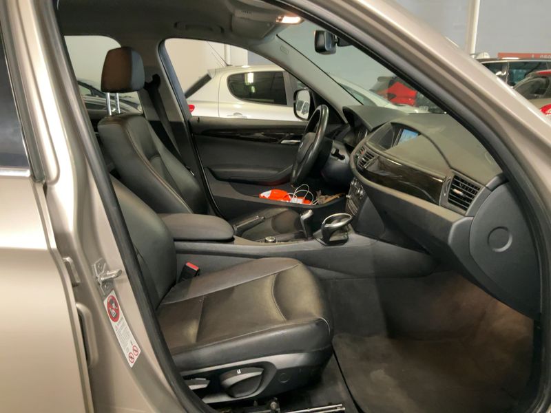 BMW X1 sDrive 18i Confort — zdjęcie 11