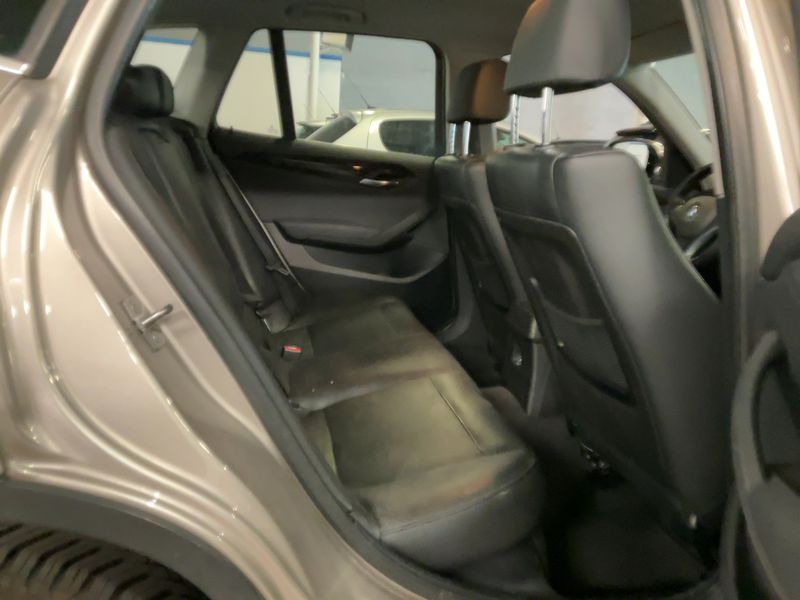 BMW X1 sDrive 18i Confort — zdjęcie 14