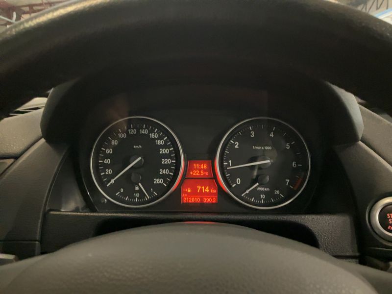 BMW X1 sDrive 18i Confort — zdjęcie 13