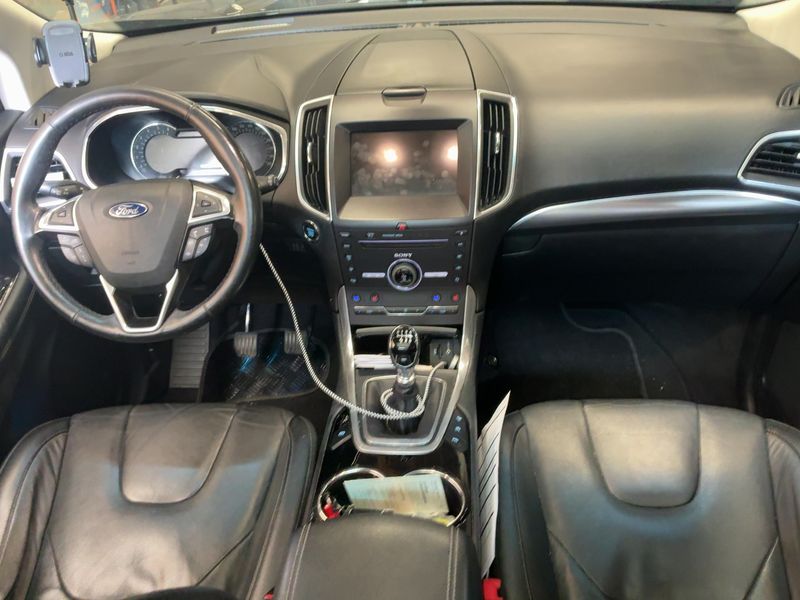 Ford Edge 2.0 TDCi Titanium 4x4 — zdjęcie 12