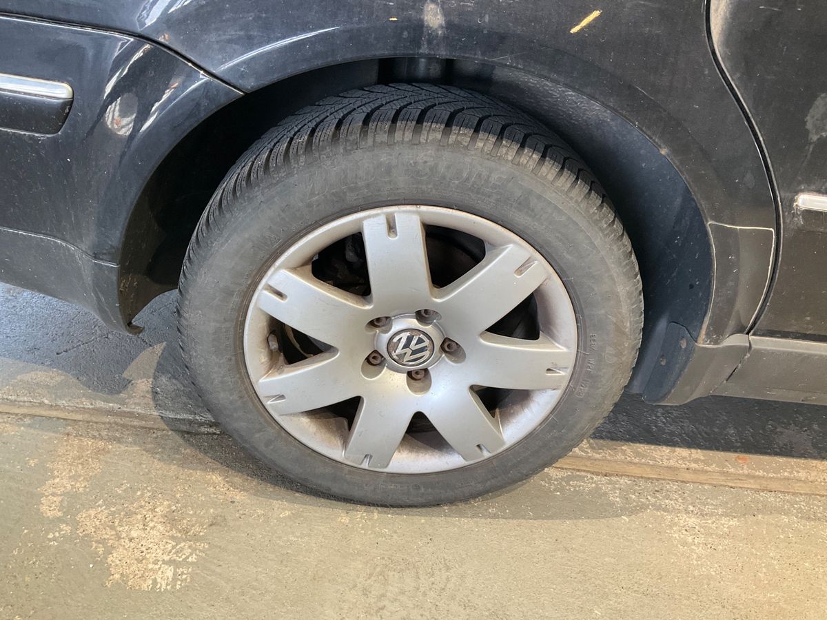 Volkswagen Passat 2004 — photo 8