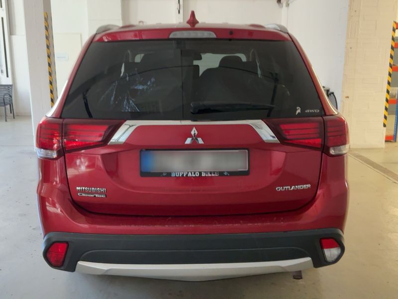 Mitsubishi Outlander 2.0 MIVEC Plus 4WD — zdjęcie 5
