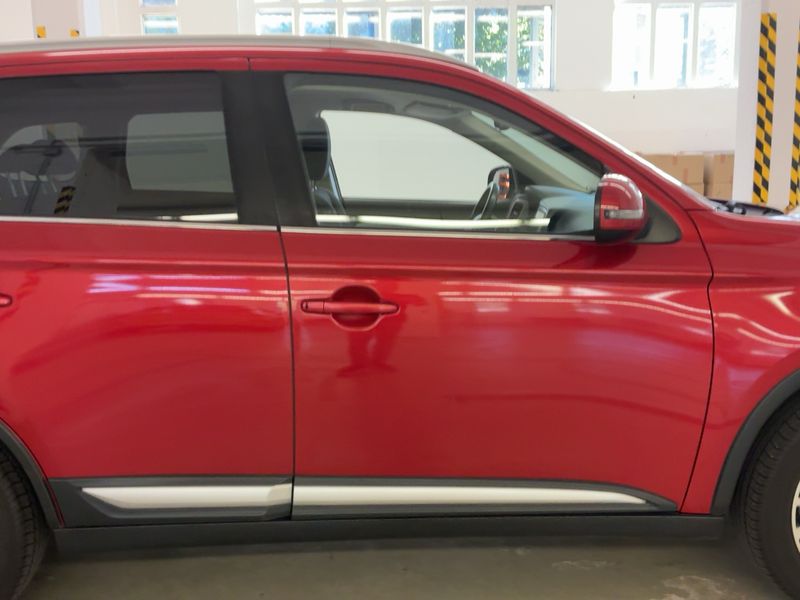 Mitsubishi Outlander 2.0 MIVEC Plus 4WD — zdjęcie 7