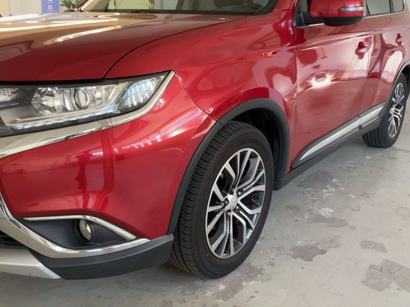 Mitsubishi Outlander 2.0 MIVEC Plus 4WD — zdjęcie 2