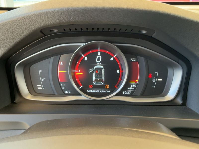 Volvo V60 Cross Country 2.0 D3 Kinetic — zdjęcie 13