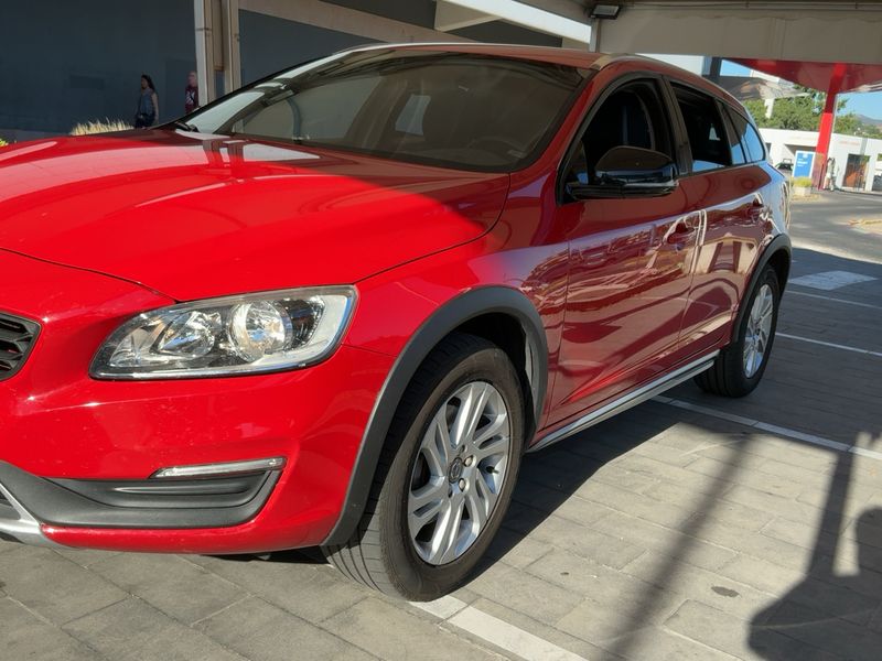 Volvo V60 Cross Country 2.0 D3 Kinetic — zdjęcie 2