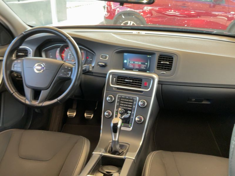 Volvo V60 Cross Country 2.0 D3 Kinetic — zdjęcie 12