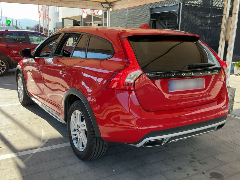 Volvo V60 Cross Country 2.0 D3 Kinetic — zdjęcie 3