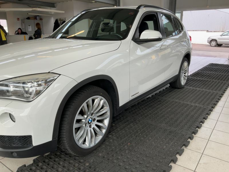 BMW X1 xDrive 18d — zdjęcie 2