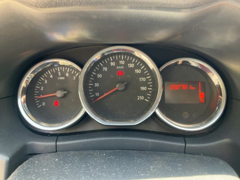 Dacia Duster 1.5 dCi Laureate 4x2 — zdjęcie 13