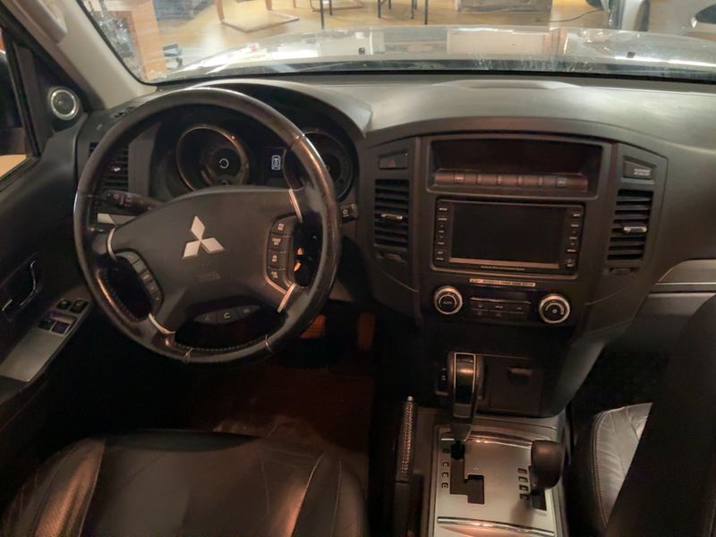 Mitsubishi Pajero 3.2 DI-D Instyle — zdjęcie 12