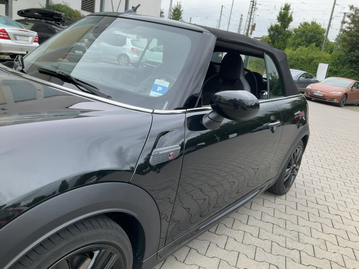 MINI Cabrio Cooper S John Cooper Works Trim