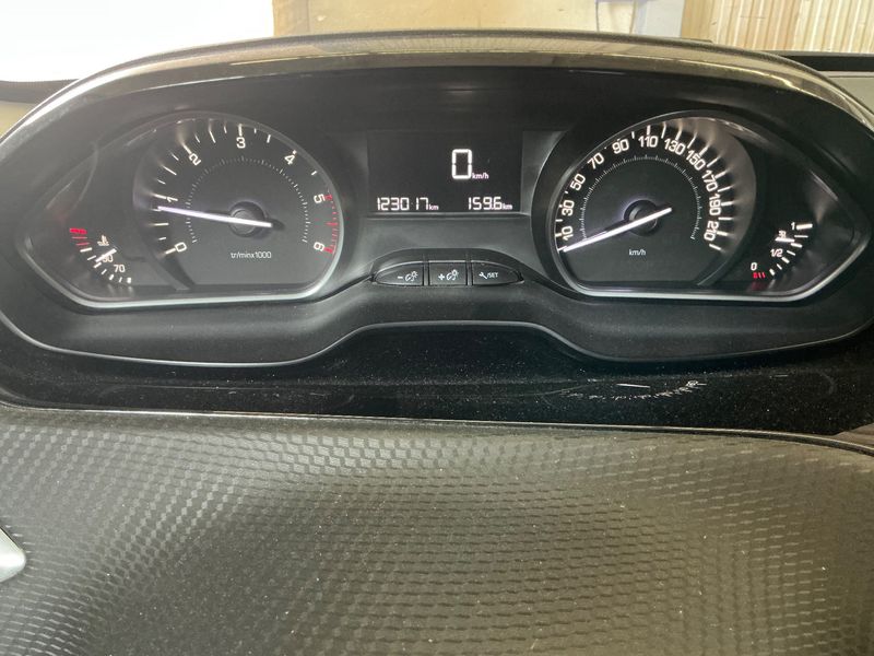 Peugeot 208 1.6 Blue-HDi Style 2017 – снимка 18