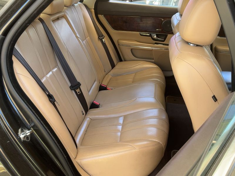 Jaguar XJ 3.0 D V6 Premium Luxury — zdjęcie 14