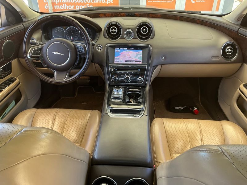 Jaguar XJ 3.0 D V6 Premium Luxury — zdjęcie 12