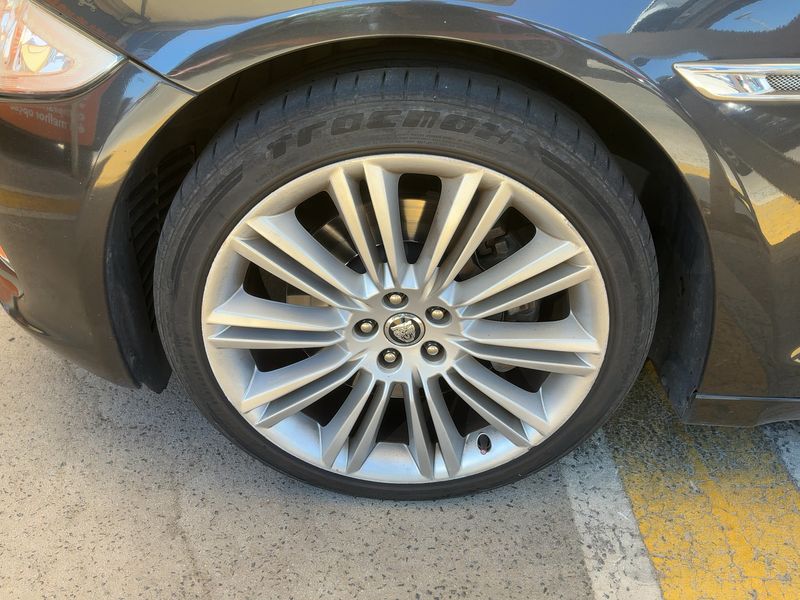 Jaguar XJ 3.0 D V6 Premium Luxury 2013 – снимка 3