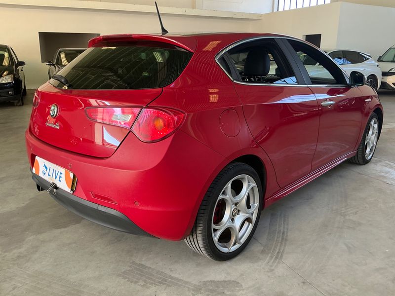 Alfa Romeo Giulietta 1.6 JTDM Turismo — zdjęcie 2