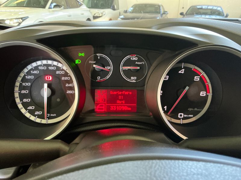Alfa Romeo Giulietta 1.6 JTDM Turismo — zdjęcie 4