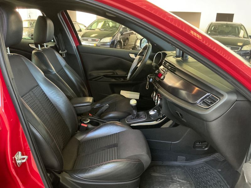 Alfa Romeo Giulietta 1.6 JTDM Turismo — zdjęcie 3
