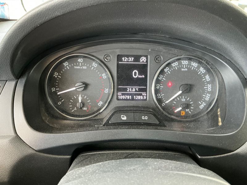 Skoda Rapid 1.2 TSI Ambition — zdjęcie 13