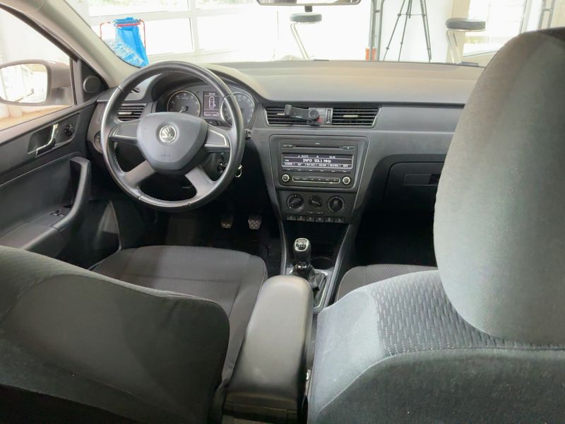 Skoda Rapid 1.2 TSI Ambition — zdjęcie 12