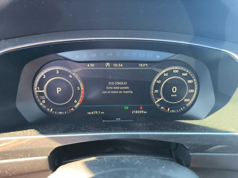 Volkswagen Tiguan 2.0 TDI Advance BlueMotion Tech — zdjęcie 12