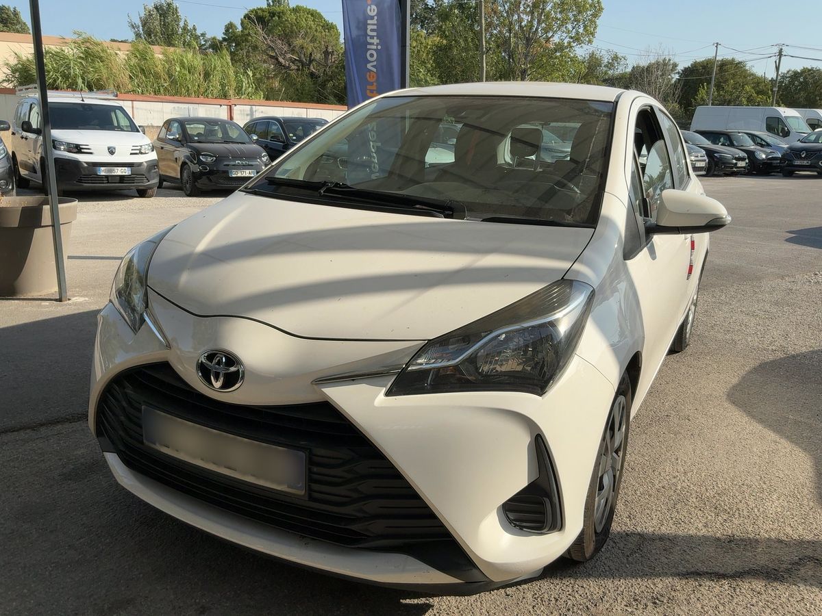 Toyota Yaris 2017 — photo 1