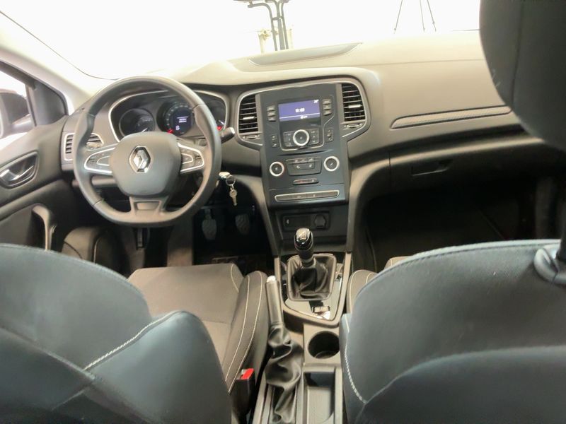 Renault Megane 1.3 TCe Life — zdjęcie 12
