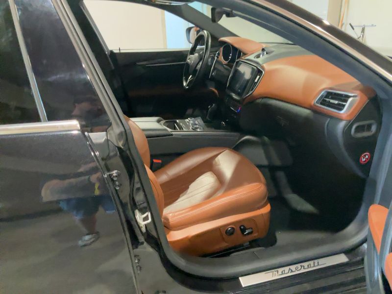 Maserati Ghibli 3.0 V6 Diesel — zdjęcie 11