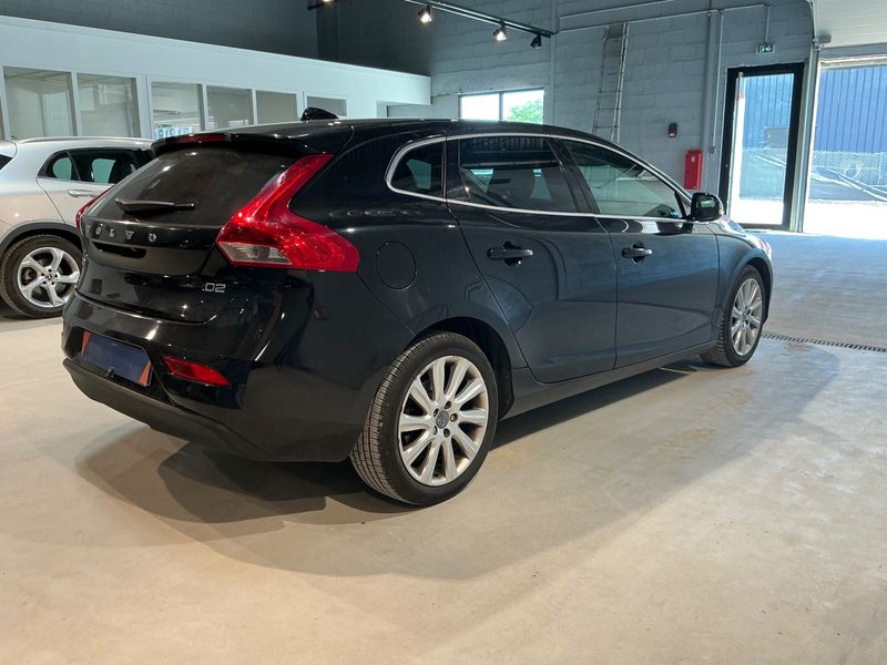 Volvo V40 1.6 D2 Momentum — zdjęcie 2