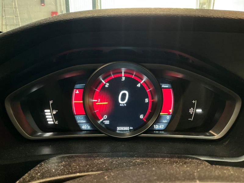 Volvo V40 1.6 D2 Momentum — zdjęcie 4
