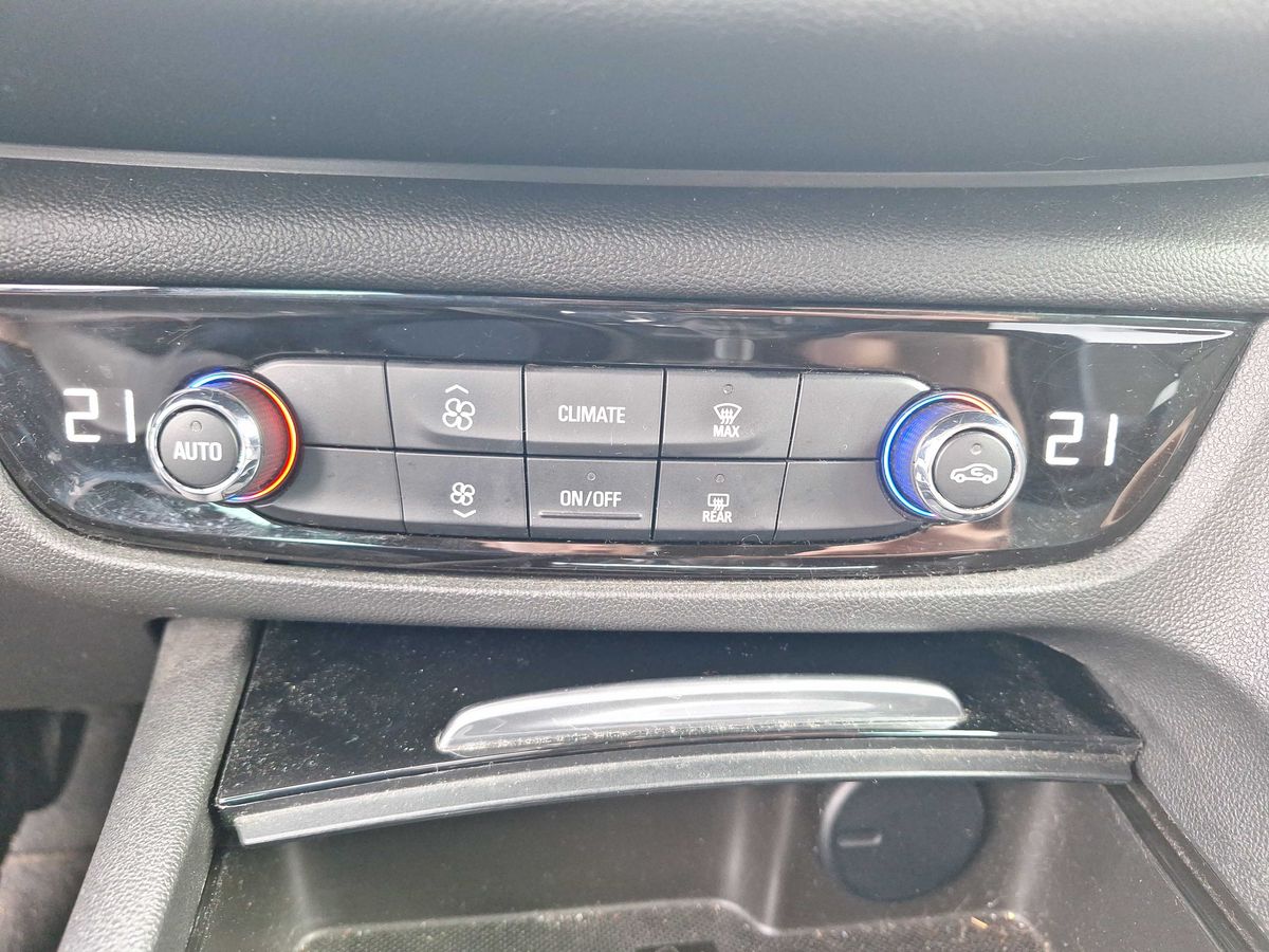 Opel Insignia 2018 — photo 31