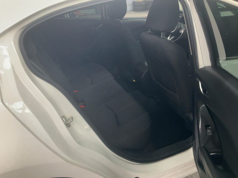 Mazda 3 2.0 Sports-Line — zdjęcie 14