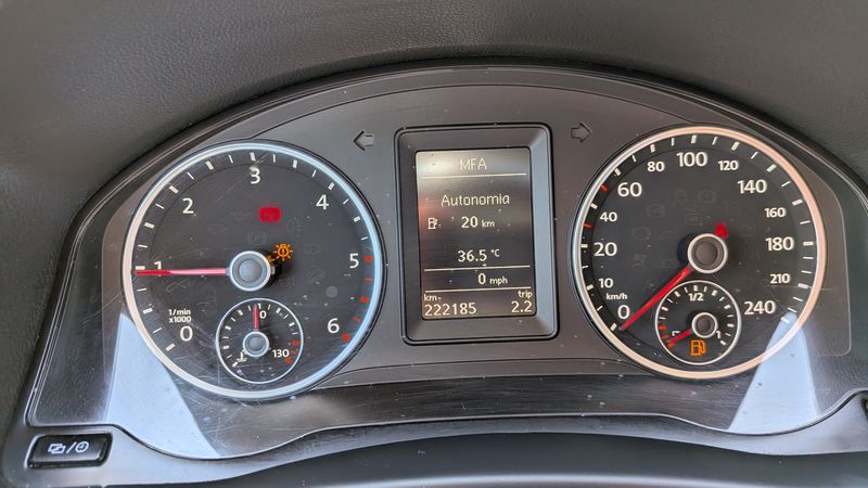 Volkswagen Tiguan 2.0 TDI Cross BlueMotion Tech — zdjęcie 12