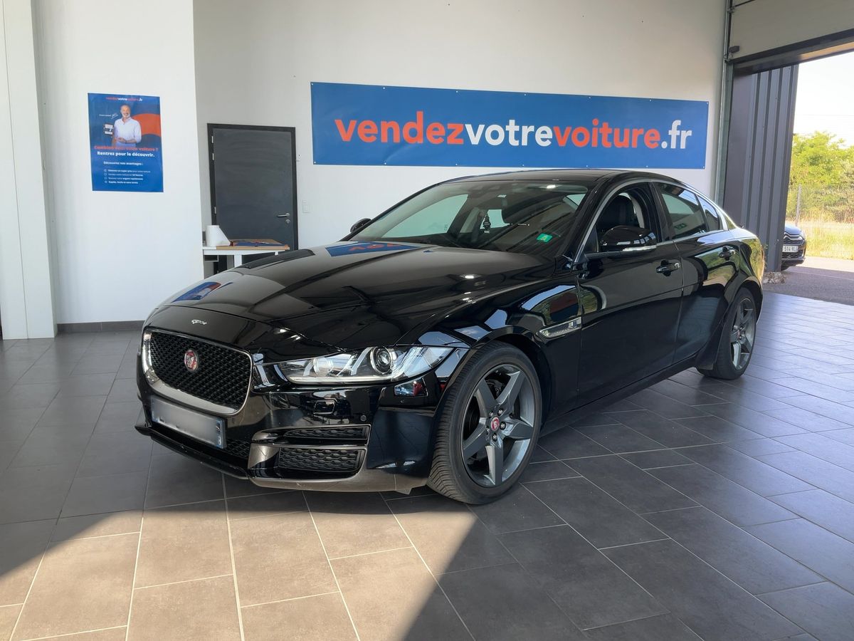 Jaguar XE 2016 — photo 1