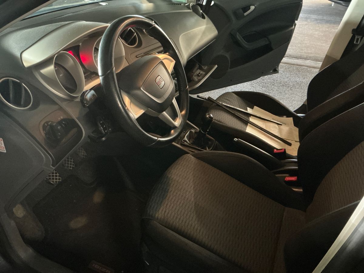 Seat Ibiza 2012 — photo 30