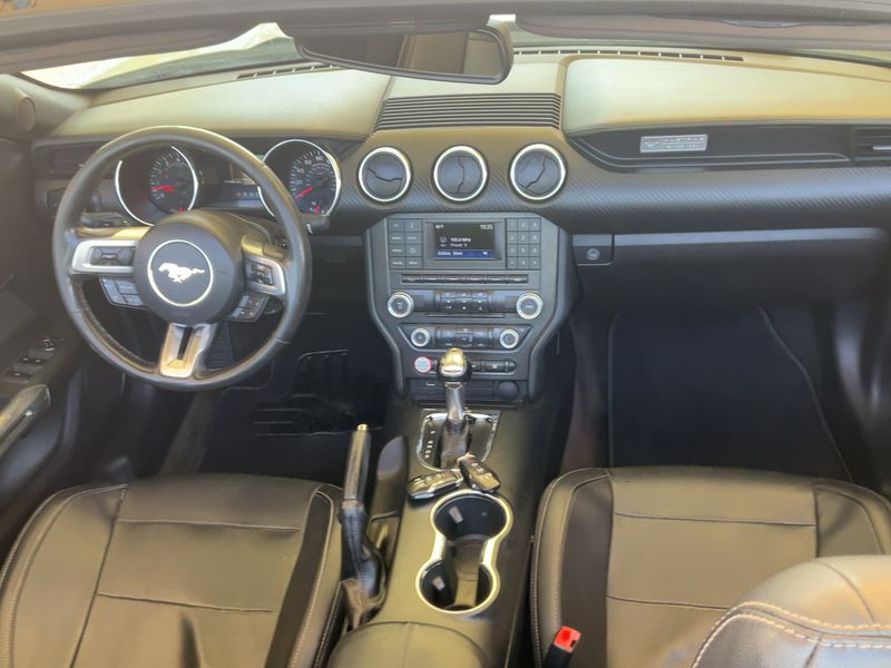 Ford Mustang 5.0 Ti-VCT V8 GT Convertible — zdjęcie 12