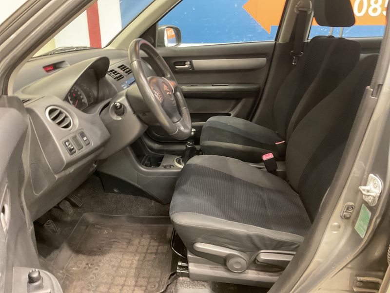Suzuki Swift 1.3 Comfort — zdjęcie 3