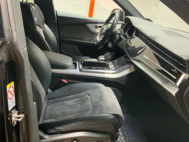 Audi Q8 55 TFSI quattro — zdjęcie 11