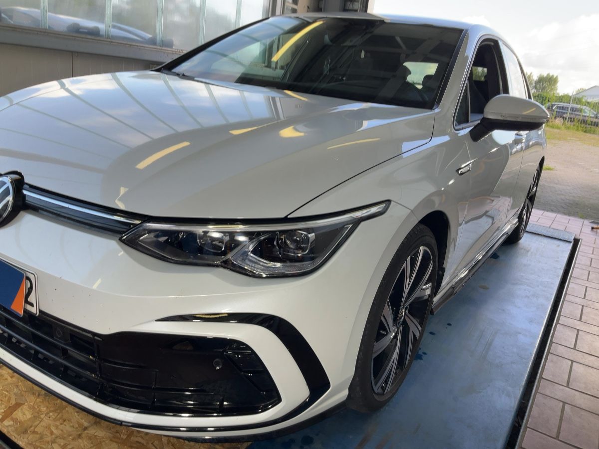 Volkswagen Golf VIII 2.0 TSI R-Line