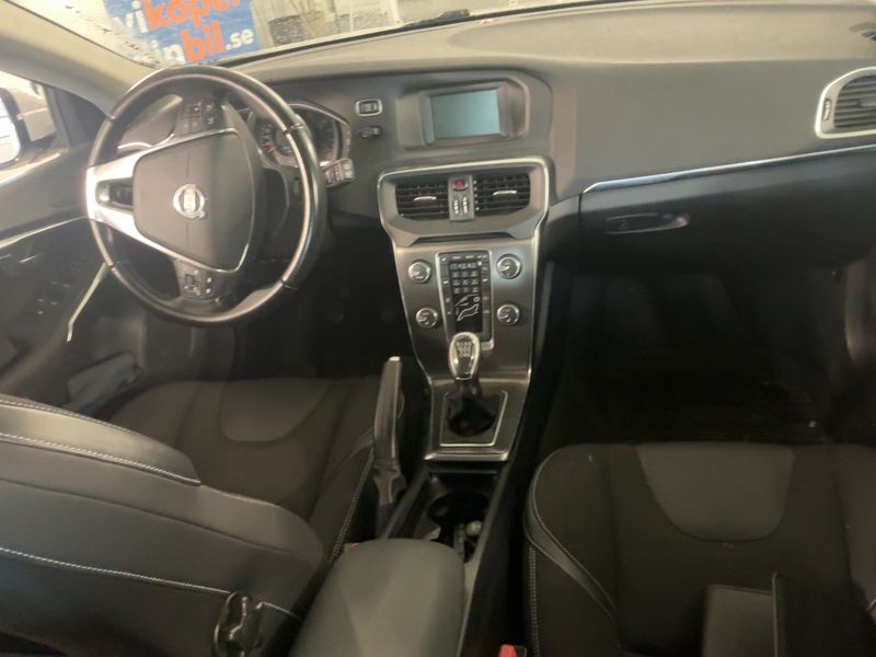 Volvo V40 1.6 D2 Momentum 2013 – снимка 17