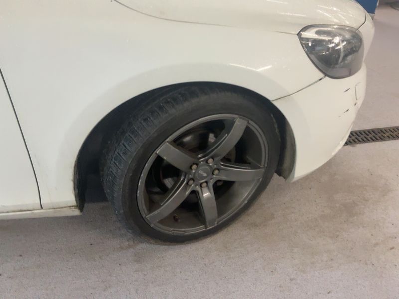 Volvo V40 1.6 D2 Momentum 2013 – снимка 11