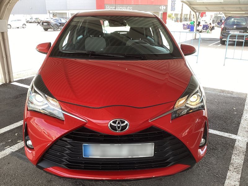 Toyota Yaris 1.0 Comfort — zdjęcie 9