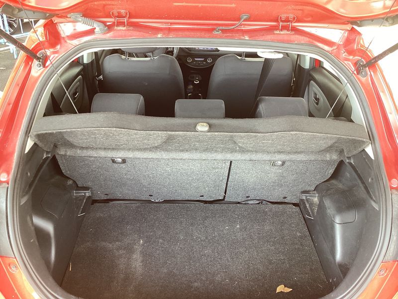 Toyota Yaris 1.0 Comfort — zdjęcie 10