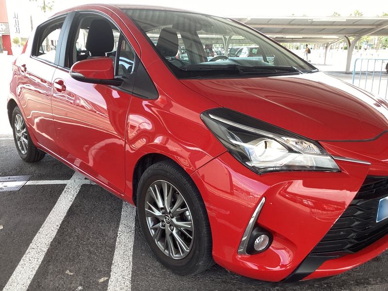Toyota Yaris 1.0 Comfort — zdjęcie 8