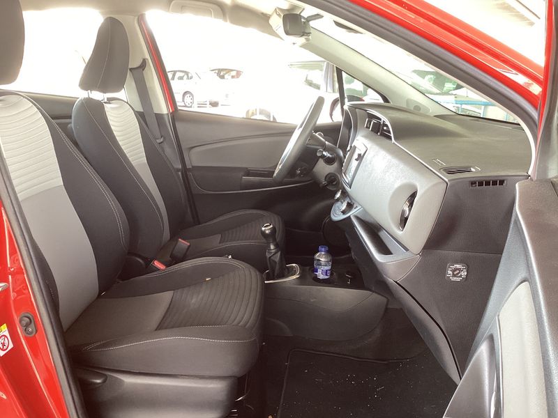 Toyota Yaris 1.0 Comfort — zdjęcie 11