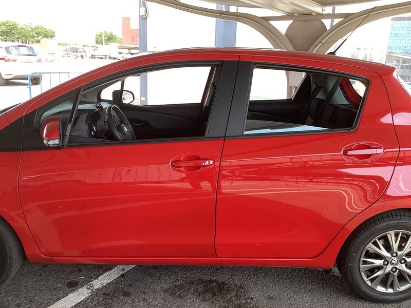 Toyota Yaris 1.0 Comfort — zdjęcie 4