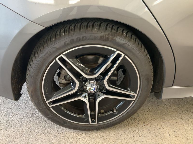 Mercedes-Benz A-Klasse A 250 Mild-Hybrid 4Matic AMG Line 2023 – снимка 9